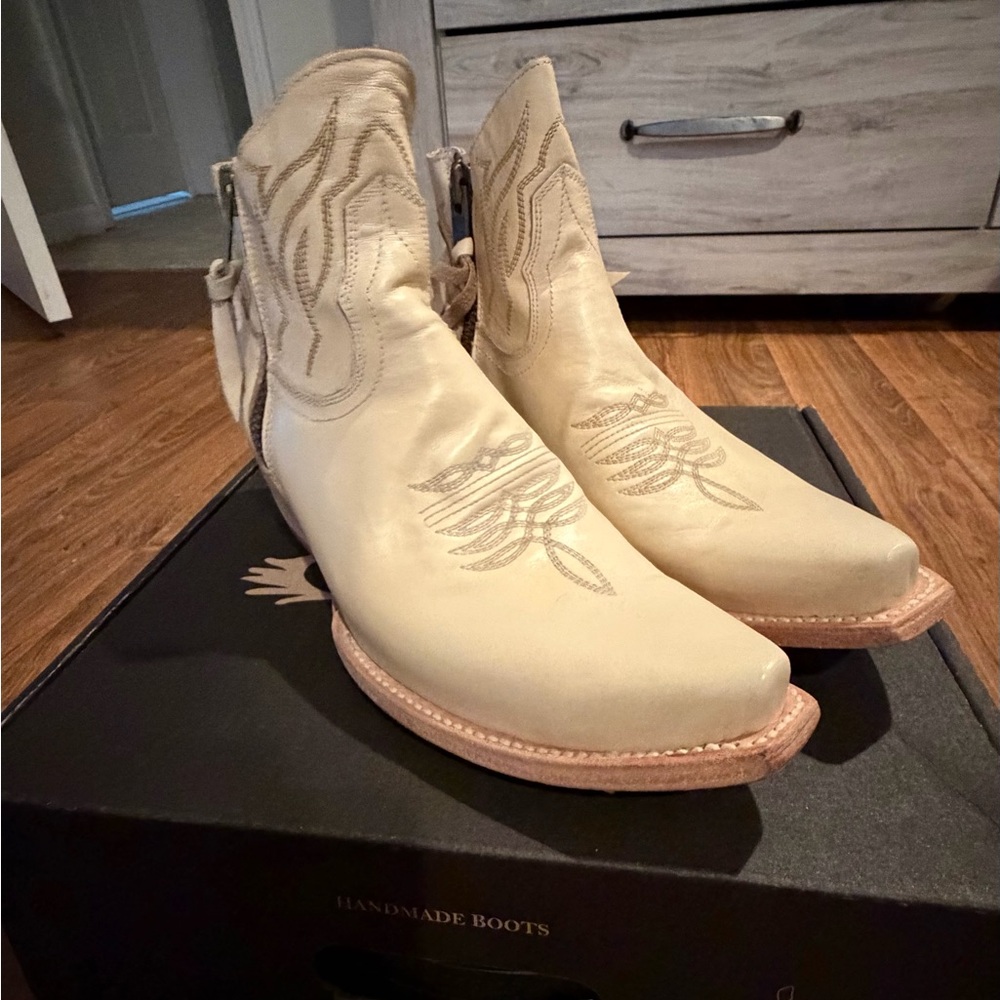 Freebird Women's Cream Ankle Booties